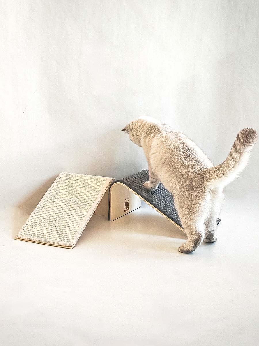 Petrebels Design Kratzbrett aus Holz mit Natur-Sisalteppich, Archie 38 x 23 x 17 cm, Farbe Beige/Cre