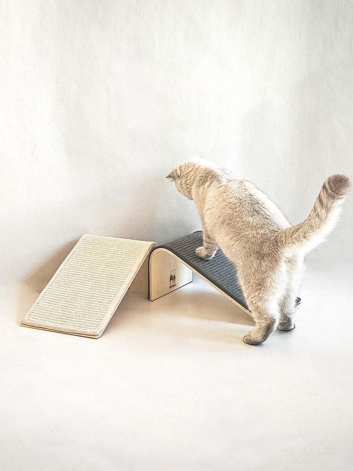 Petrebels Design Kratzbrett aus Holz mit Natur-Sisalteppich, Archie 38 x 23 x 17 cm, Farbe Beige/Cre
