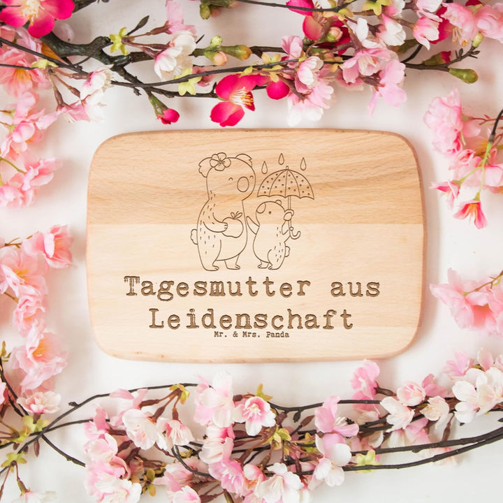 Mr. & Mrs. Panda Schneidebrett Holz Tagesmutter Leidenschaft - Geschenk, Holzbrett, vesperbrett, Frü