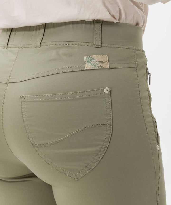 Raphaela by Brax Damen Style Lavina Verkürzt Rundum Schlupf Light Summer Cotton Hose 27W / 30L Sage,