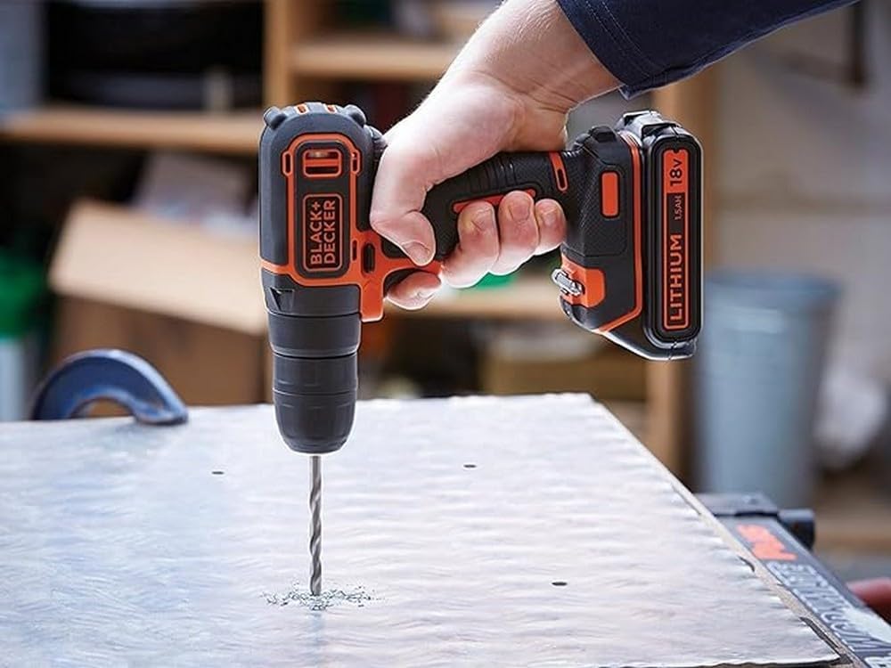 Black+Decker Akku-Bohrschrauber (18V, inkl. 2x Li-Ion Schiebe-Akku, 400 mA Ladegerät, LED-Arbeitsleu