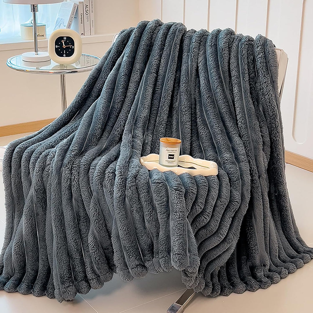 Kuscheldecke 150x200 cm, Dunkelgrau Cord Plüschdecke, Warme Dicke Sofadecken Geschenk, Fluffy Blanke