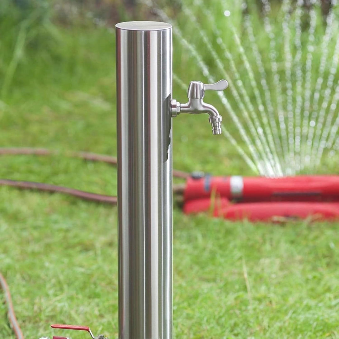 UPP Wasserzapfsäule aus rostfreiem Edelstahl inklusive 2 Auslaufhähnen, verdeckte Wasserzuleitung -