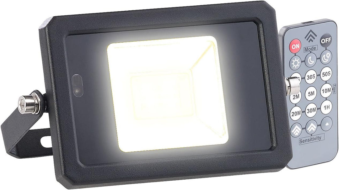 Luminea LED-Fluter Fernbedienung: 2er-Set wetterfeste LED-Fluter, Radar-Bewegungssensor, Fernbed., 1