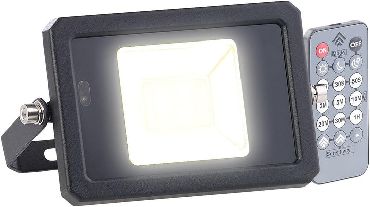 Luminea LED-Fluter Fernbedienung: 2er-Set wetterfeste LED-Fluter, Radar-Bewegungssensor, Fernbed., 1