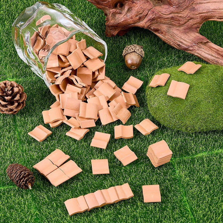 SUPERFINDINGS 200 Stück Mini Dachziegel Puppenhaus Schindeln Rötlich braun Polymer Clay Miniatur Zie