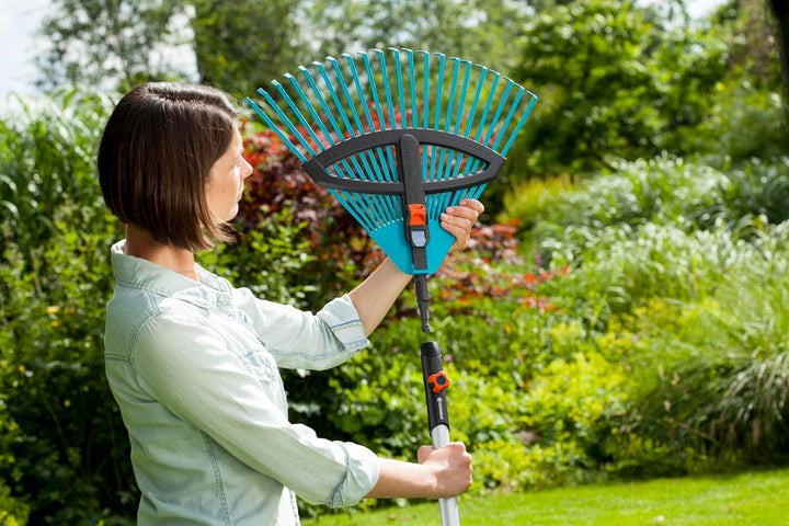 Gardena combisystem-Kunststoff-Verstellbesen: Laubbesen mit verstellbaren elastischen Kunststoffzink