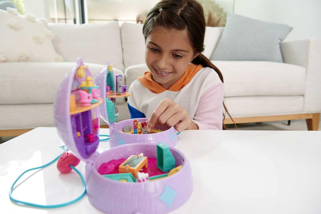 Polly Pocket HCG24 - Skating Spielset, Disco-Thema, 2 Micro-Puppen, 15 Zubehörteile, 1 Modestück, Po