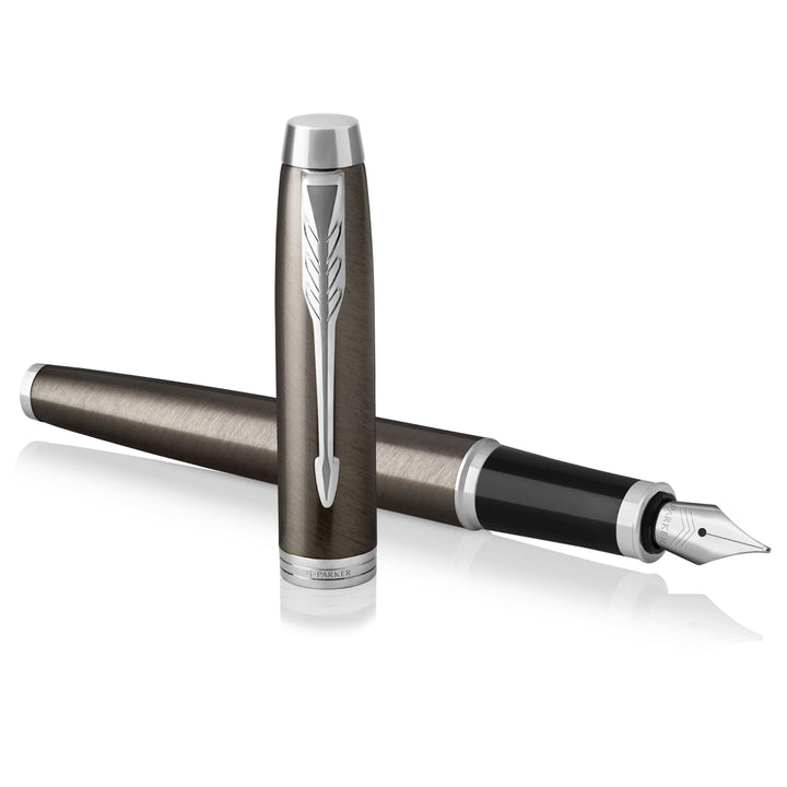 Parker IM Füller, Dark Espresso, Füllfederhalter mit feiner Feder, blaue Tinte, Geschenkbox
