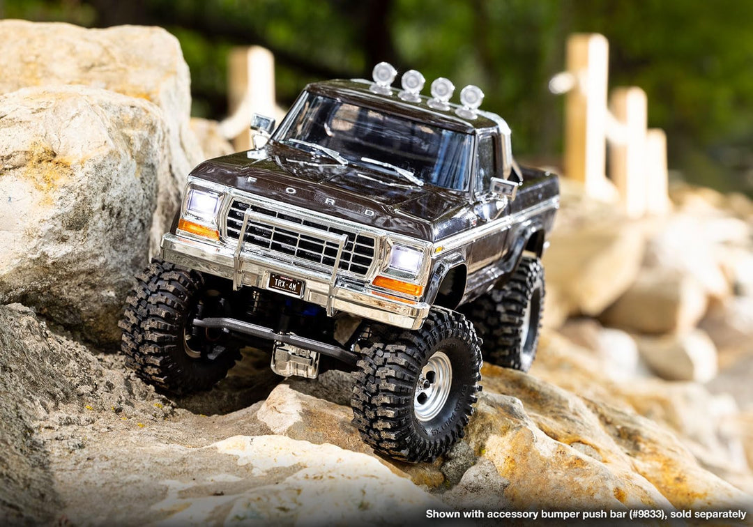 TRAXXAS TRX-4M Ford F150 braun 4x4 Lifted 1/18 Crawler RTR Brushed, mit Akku und USB Ladegerät