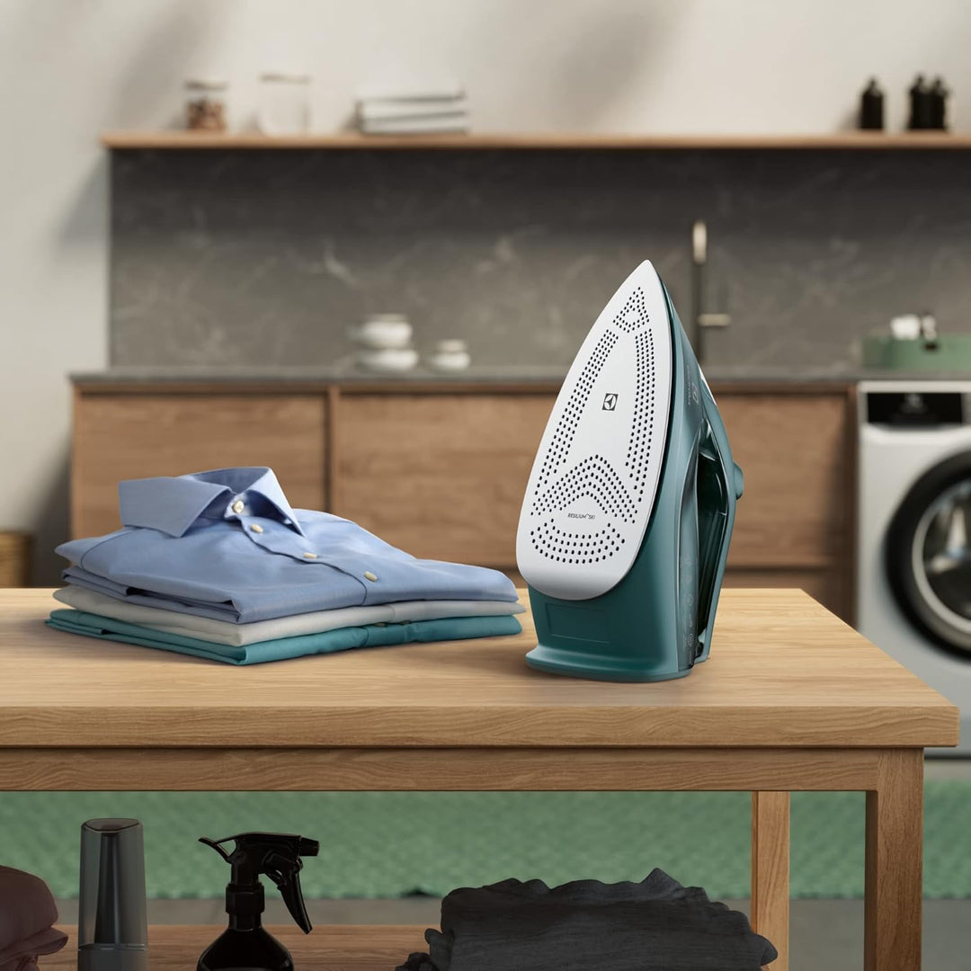Electrolux Refine 600 Bügeleisen E6SI1-6PG, Dampfbügeleisen, 3-Modus-automatische Abschaltung, Kratz
