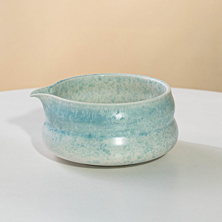 Keramik-Matcha-Schale mit Ausgiesser, traditionell handgefertigt, grossbauchig, glaswechselnd gebran