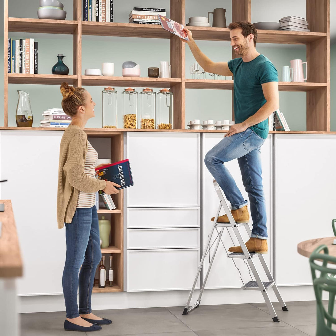 Hailo Alu-Klapptritt StandardLine, 3 grosse Stahl-Stufen bis 150 kg, kleine Alu Leiter mit Anti-Ruts