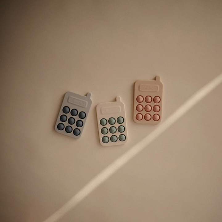 Mushie Telefon Pressspielzeug für Kinder & Erwachsene | Sensorisches Spielzeug | Konzentration & Auf