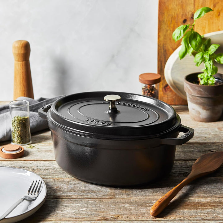 STAUB Gusseisen Bräter/Cocotte, Oval 29 cm, 4,25 L, Aromaregen Funktion, Für alle Herdarten geeignet