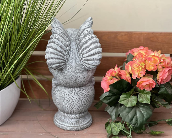 stoneandstyle Steinfigur Gargoyle auf Kugel frostfest wetterfest Steinguss