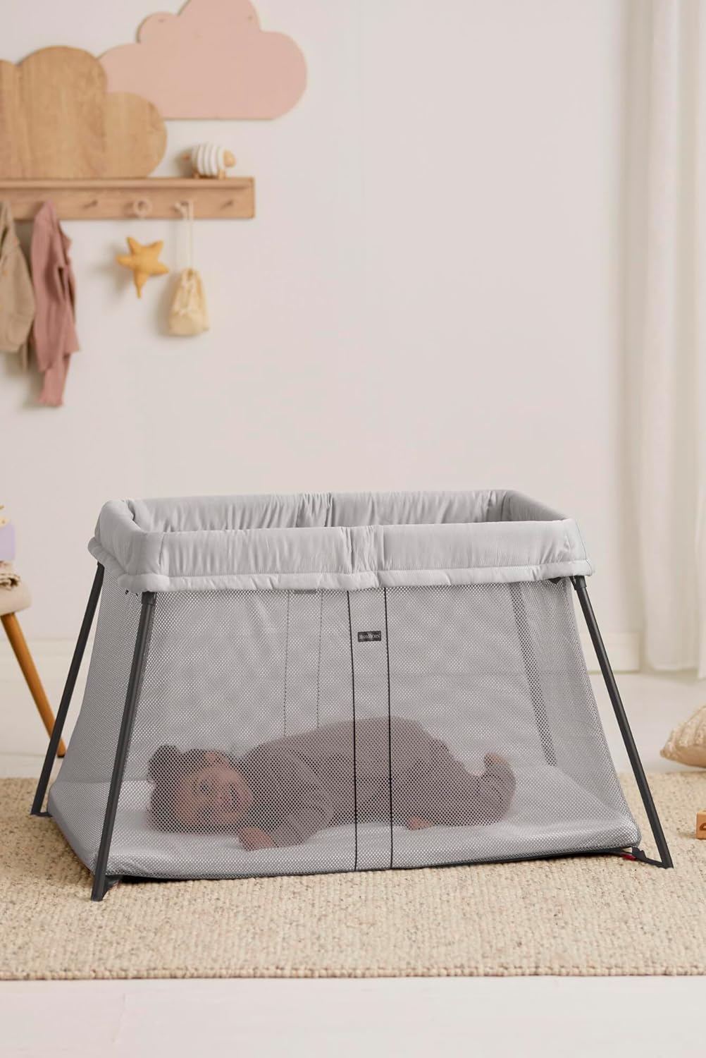 BabyBjörn Reisebett Light mit Spannbetttuch für Reisebett Light, Silber Silber Einfarbig, Silber Ein