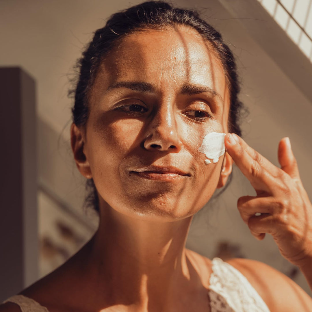 JUNGLÜCK Sonnenfluid SPF 50+ | Schnell einziehender Sonnenschutz für das Gesicht mit organischen UV-