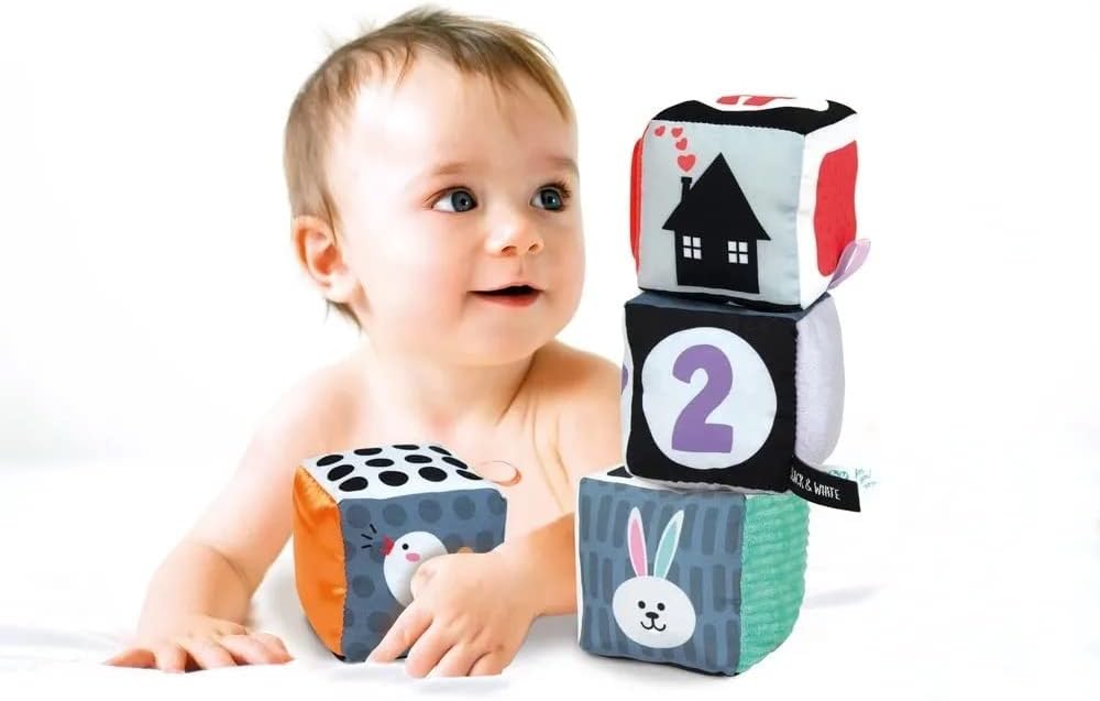 Clementoni 17321 Black & White Würfel, 4 lehrreiche Plüschwürfel, weiches Spielzeug für Babys Entwic