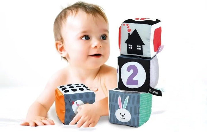 Clementoni 17321 Black & White Würfel, 4 lehrreiche Plüschwürfel, weiches Spielzeug für Babys Entwic