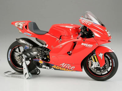 Tamiya 300014101 Ducati Fahrzeug 300014101-1:12 Desmosedici Nr. 65 MotoGP´03, originalgetreue Nachbi