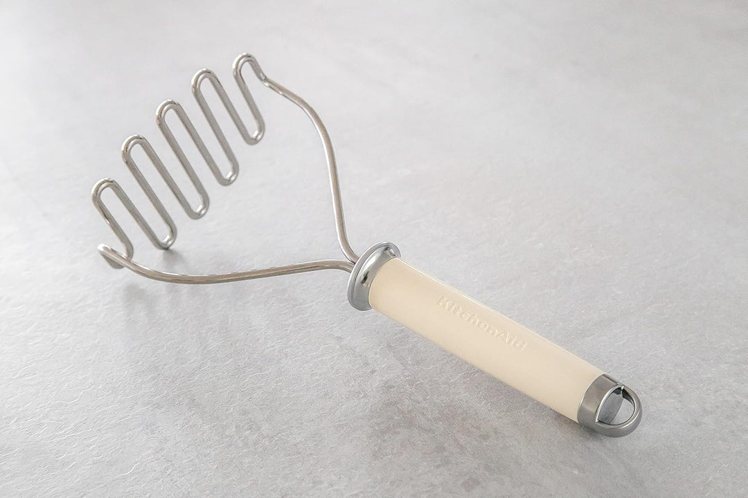 KitchenAid Kartoffelstampfer, Küchenutensil aus Edelstahl – Almond Creme Mandelcreme, Mandelcreme