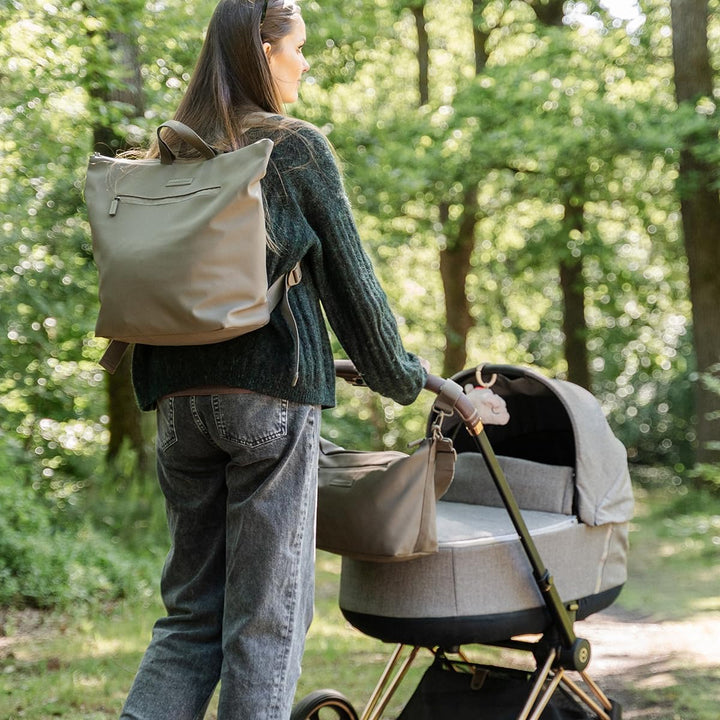 Done by Deer Wickelrucksack - Faltbare Wickelauflage und zwei Kinderwagenhaken inklusive - Wickeltas