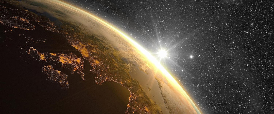 Glasbild Panorama | Wandbild aus Echtglas | Die Sonne und Erde im Weltall | 100x40 cm | inkl. Aufhän