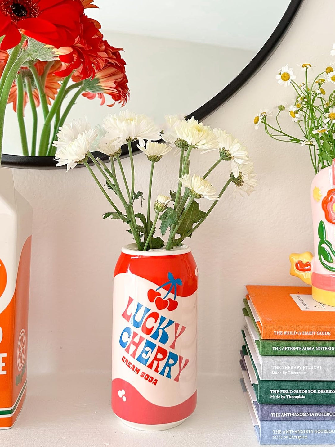 ban.do Kleine dekorative Vase, Bunte Keramikvase, Regaldekoration für Zuhause oder Büro, Vintage-ins