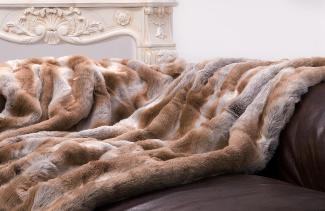 Wohnen & Accessoires GmbH & Co. KG Felldecke aus Webpelz Fuchs rehbraun-grau 260x300cm Tagesdecke 26