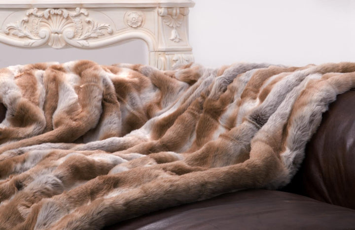 Wohnen & Accessoires GmbH & Co. KG Felldecke aus Webpelz Fuchs rehbraun-grau 260x300cm Tagesdecke 26