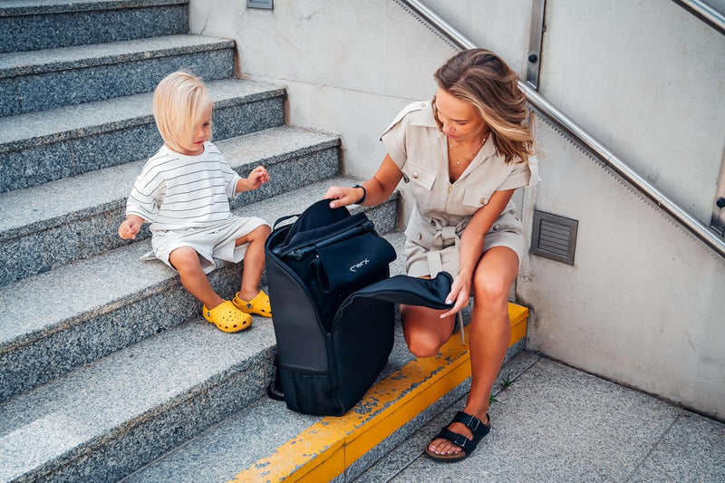 MoMi GRACE leichter Kinderwagen ab 6 Monaten kompakt Buggy mit einem Rucksack zum Tragen passt als H