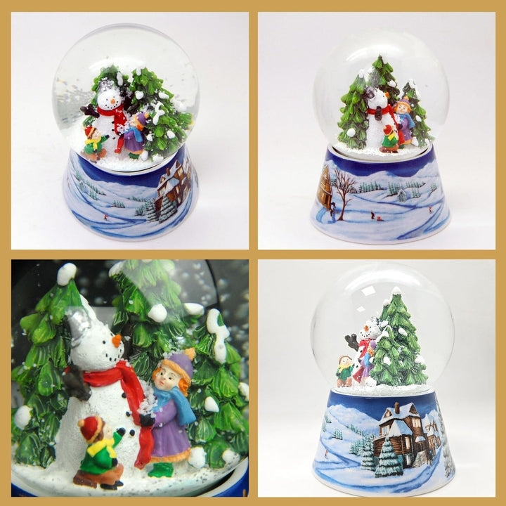 Schneekugel Weihnachten Spieluhr | 2 Kinder Bauen Schneemann | Sockel Winterlandschaft hellblau | mi