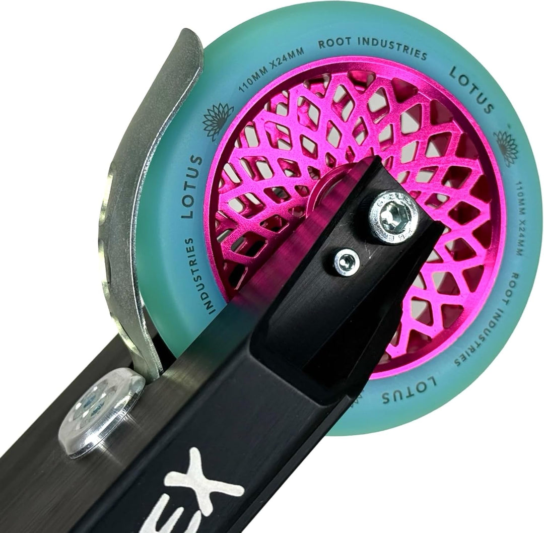 Root Industries Lotus Stunt-Scooter Rolle 110mm + Fantic26 Sticker (Pink/Pu Isotope), Pink/Pu Isotop