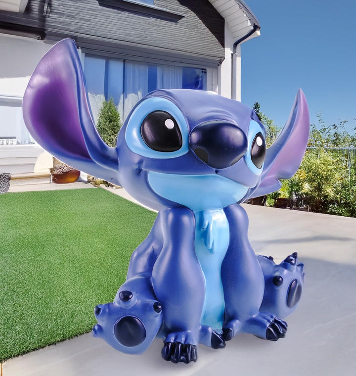 Gartenfigur Stitch – Disney's frecher Lilo & Stitch Alien zum Verlieben Sitzend - mit Ohren Oben (20