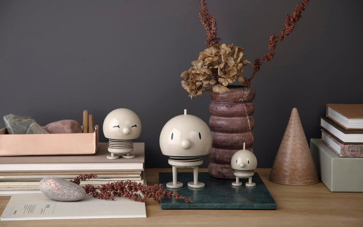 Hoptimist Bumble Wackelfigur & Glücksbringer, Skandinavische Deko Figuren für Wohnzimmer, Schreibtis