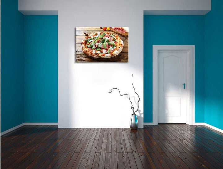 Pixxprint Prosciutto Pizza auf Holztisch als Leinwandbild/Grösse: 100x70 cm/Wandbild/Kunstdruck/fert