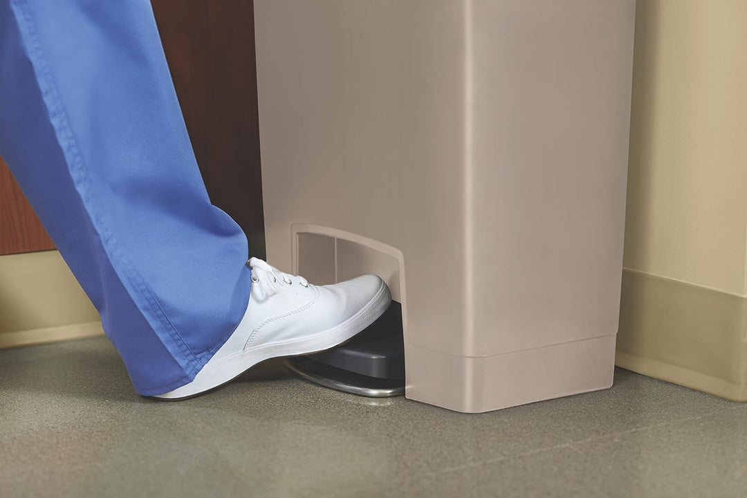 Rubbermaid Commercial Products 1883577 Slim Jim Step On Kunststoff-Tretabfalleimer mit Pedal an der