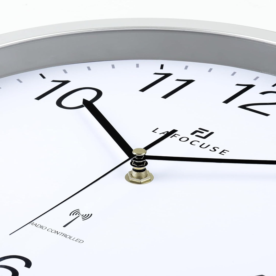 Lafocuse 30cm Wanduhr Funk Ohne Tickgeräusche Modern, Hohe Genauigkeit Funkuhr Einfach zu Lesen, Sil