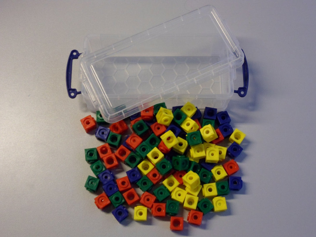 Dick-System Steckwürfel 4-farbig (rot, gelb, grün, blau) in der praktischen Box, 100 Stück, 1,7 cm,