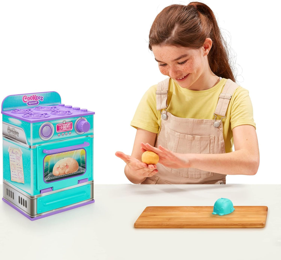 Cookeez Makery Ofen-Spielset in türkis mit niedlichem Überraschungseffekt durch Verwandlung zu einen