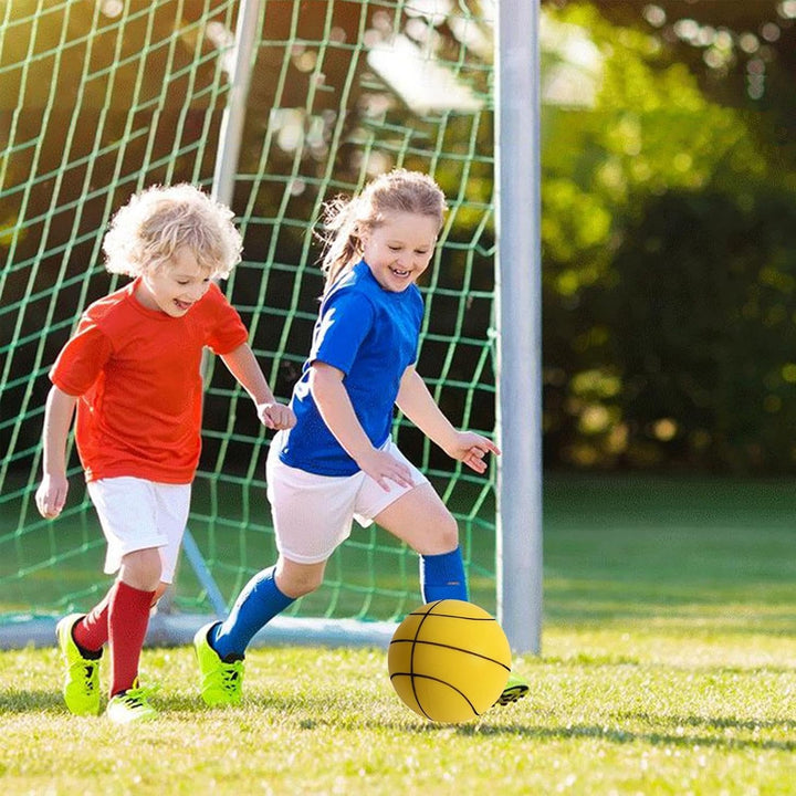 Generisch Leiser Basketball, leiser Indoor-Basketball, leiser Basketball-Dribbling im Innenbereich,