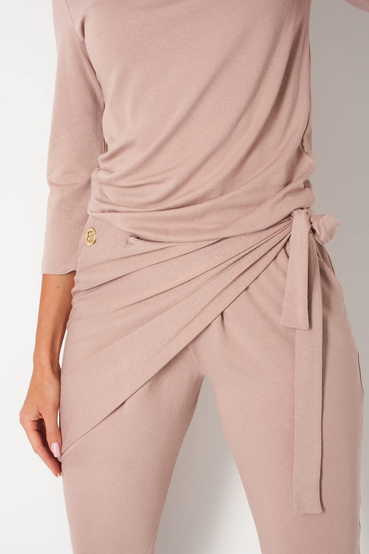 eleganter Jumpsuit mit modischem Schnitt und ausgefallenen Details (Made in EU), S Modell 2 Cappucci