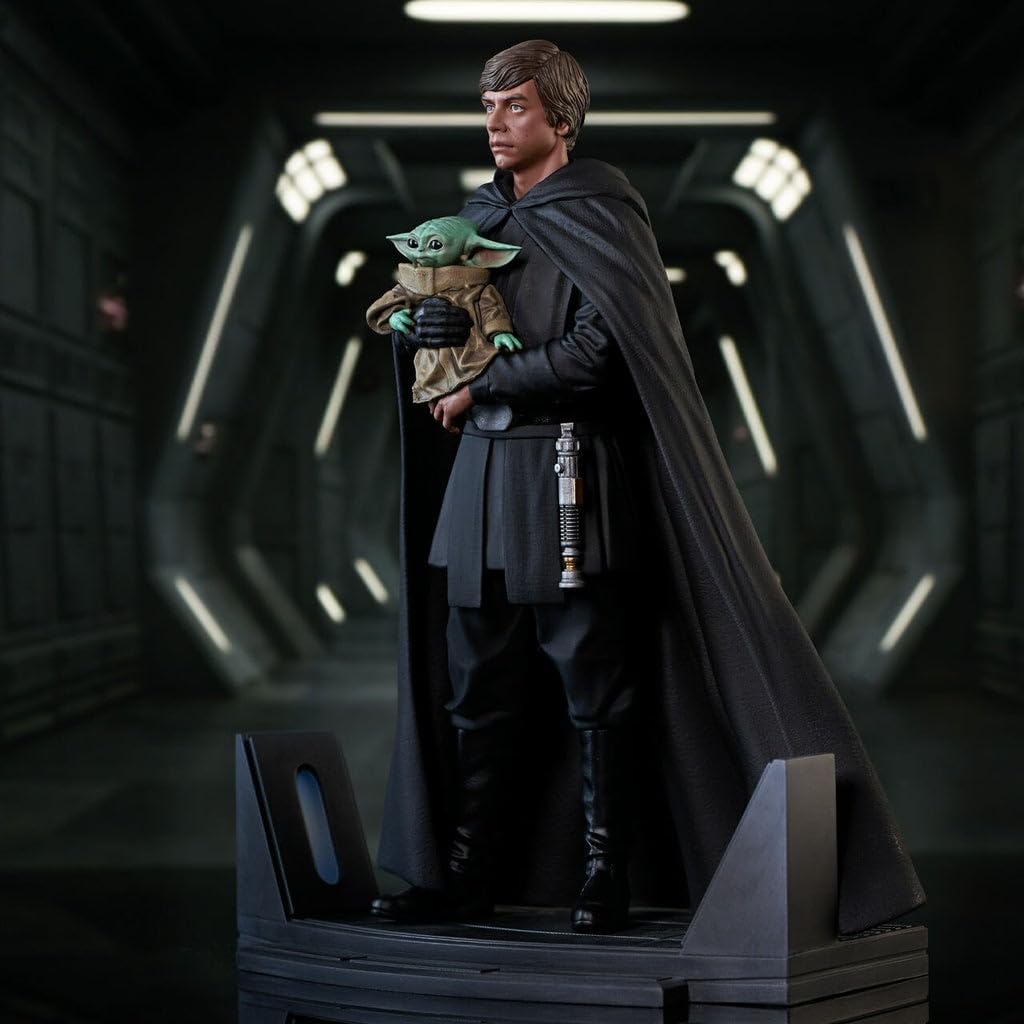 Diamond Star Wars Premier Collection: The Mandalorian - Luke Skywalker and Grogu Statue (1/7) (FEB22