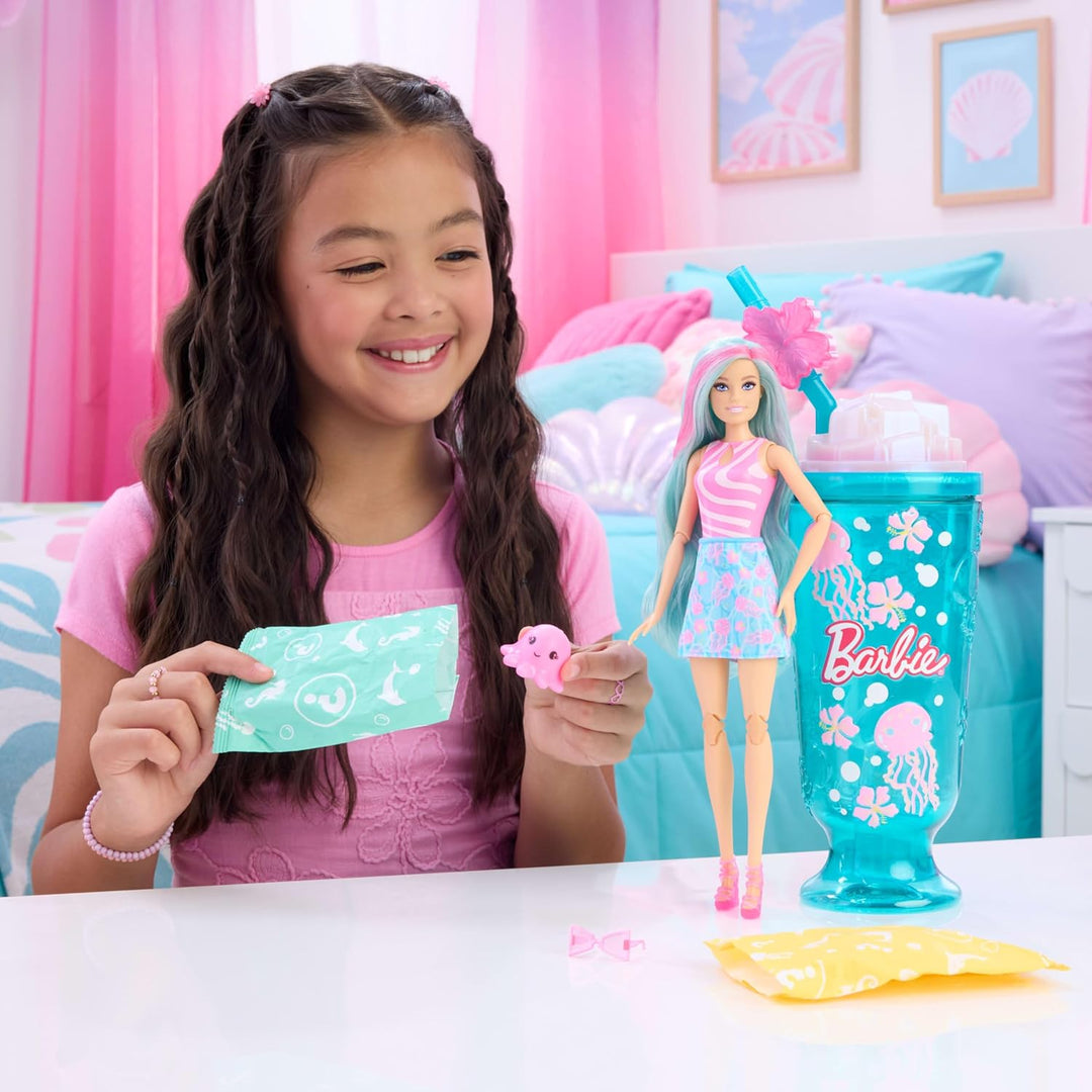 Barbie Pop Reveal-Puppe und Zubehör, Slushy mit Ozeanmotiven, Modepuppe und Haustier mit 8 Überrasch