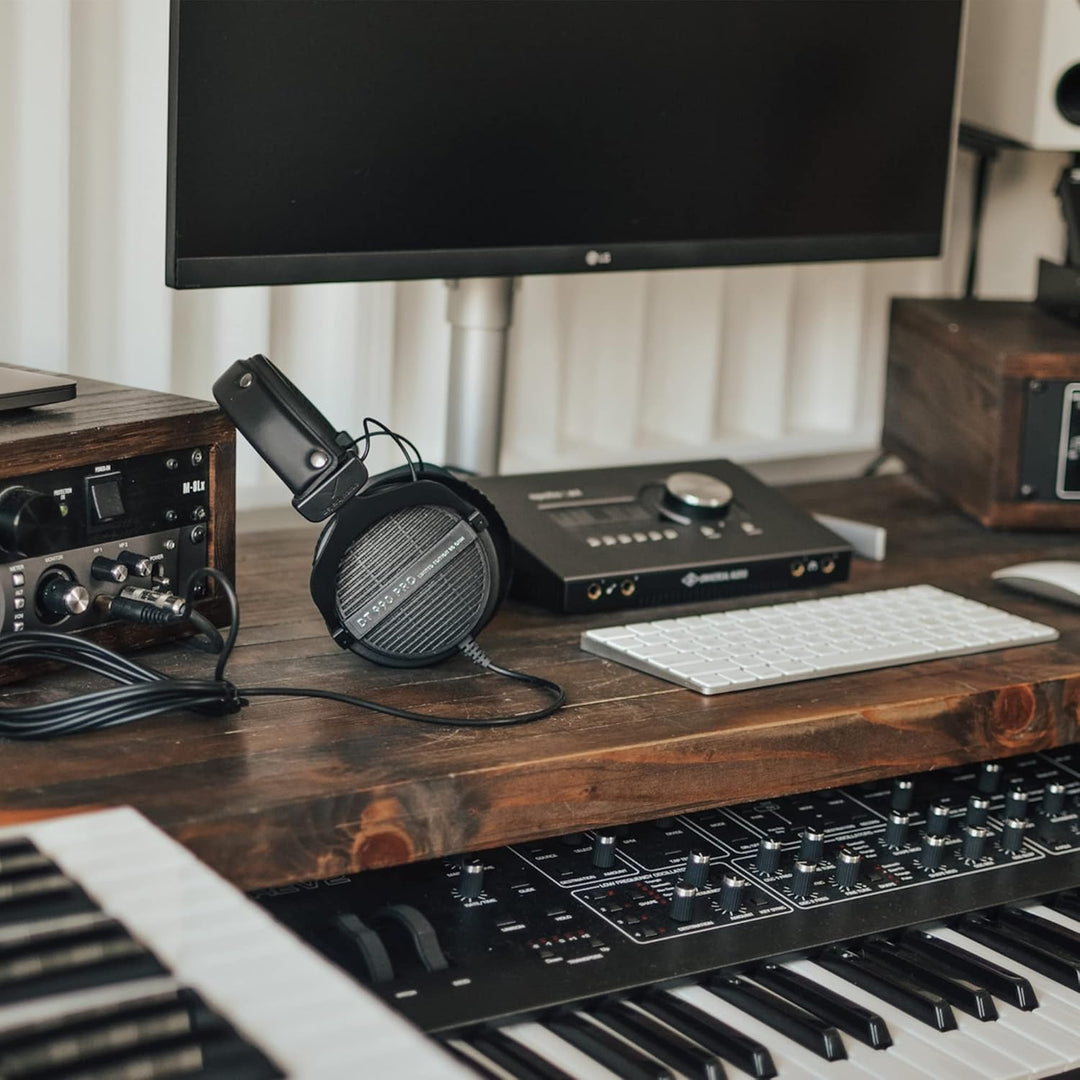 beyerdynamic DT 990 PRO 80 Ohm Black Limited Edition, Studio Kopfhörer mit offener Bauweise, 80 Ohm