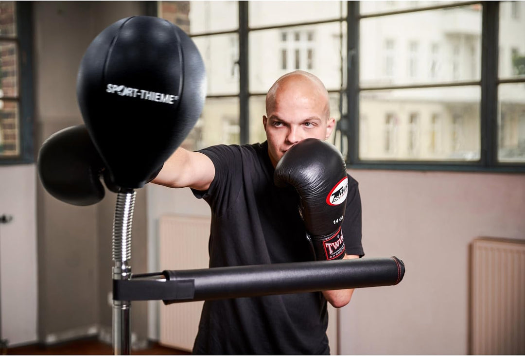 Sport-Thieme Punchingball mit Standfuss höhenverstellbar | Profi-Standboxsack mit Ausleger u. Feder