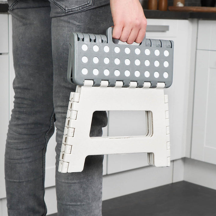 com-four® Klapptritt mit Gumminoppen - Faltbarer Tritthocker - tragbare Aufstiegshilfe für Haushalt,