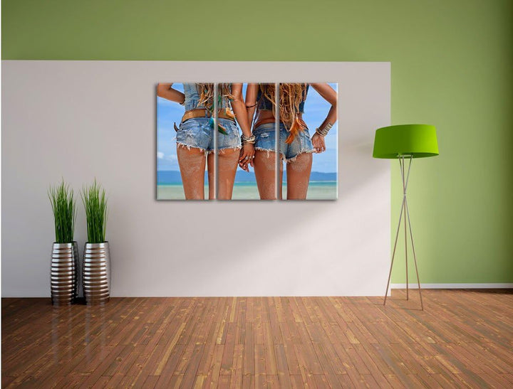 Pixxprint Hippiemädchen in Shorts als Leinwandbild | Grösse: 3 Teilig (120x80) | Wandbild| Kunstdruc