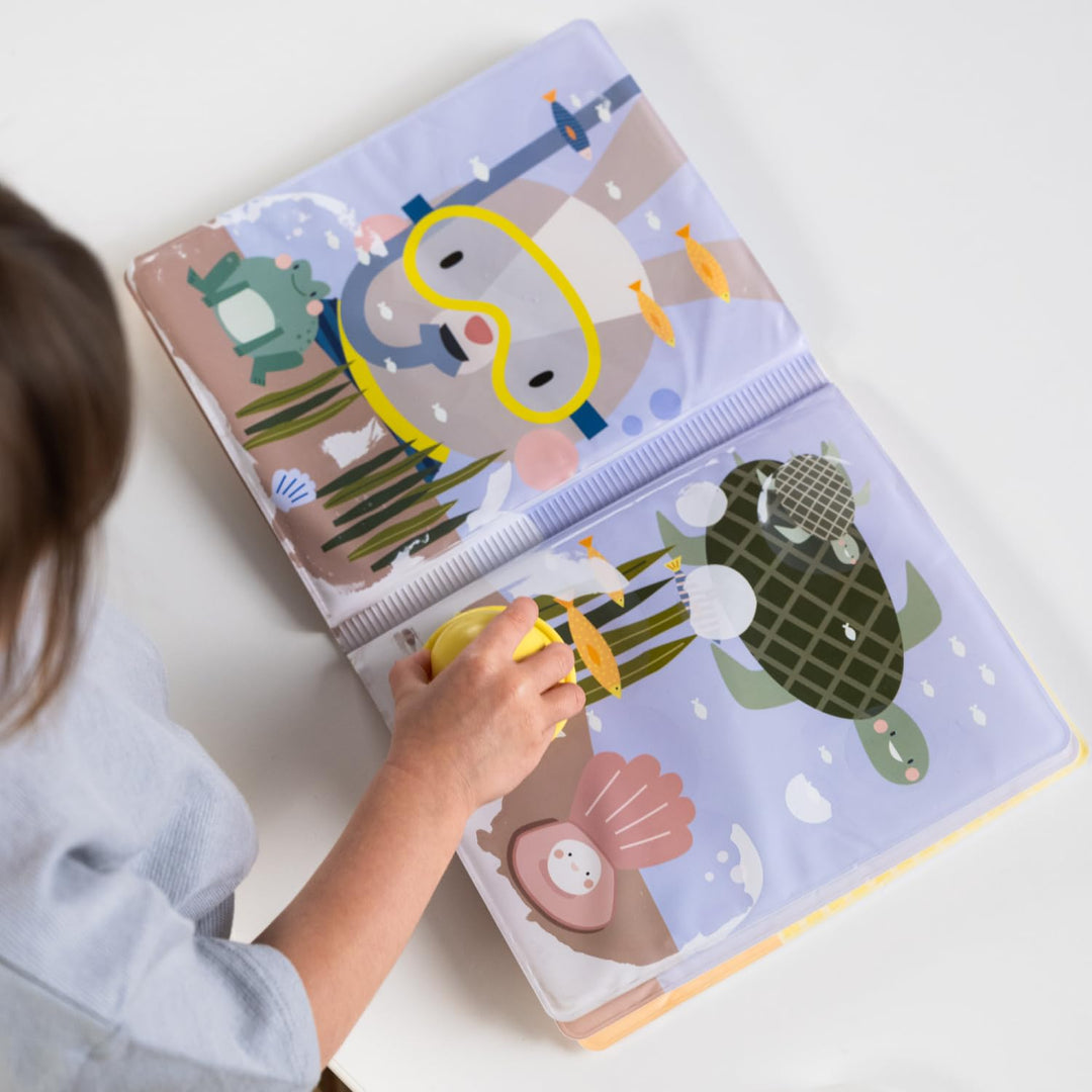 Taf Toys 13465 - Magisches Wasserbuch für Kinder – Mit Wasserstempel, Wird lebendig beim Befeuchten